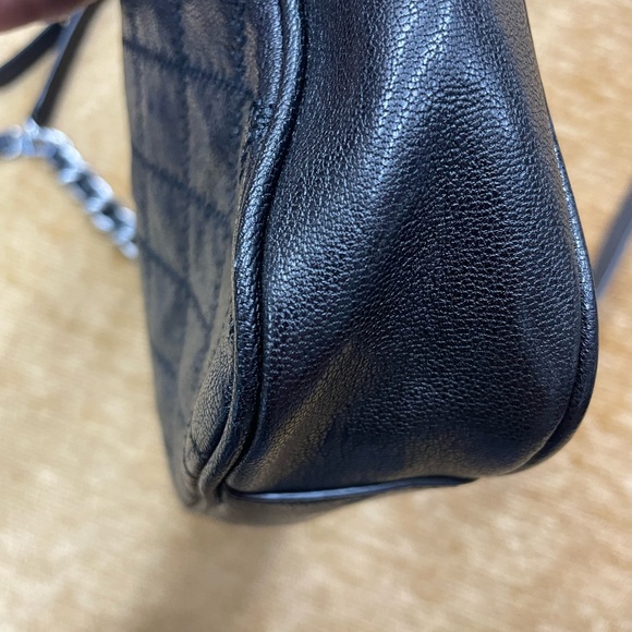 Tory Burch small black leather cross body bag with adjustable strap - Picture 3 of 12